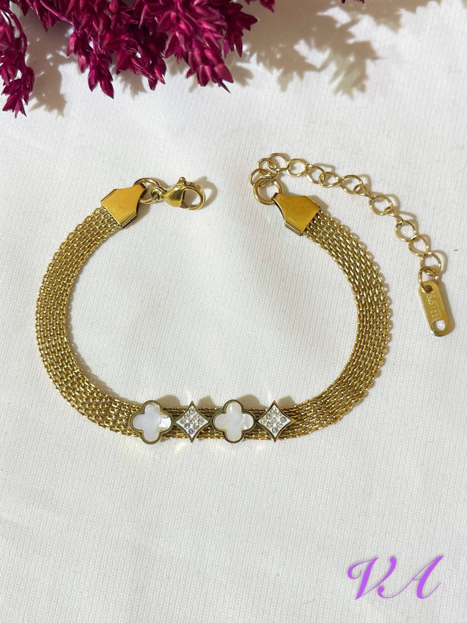 انسيال فان كليف | سوق حكاية