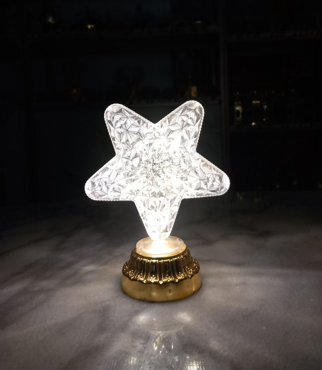 نجمة مضيئة ,  , سوق حكاية