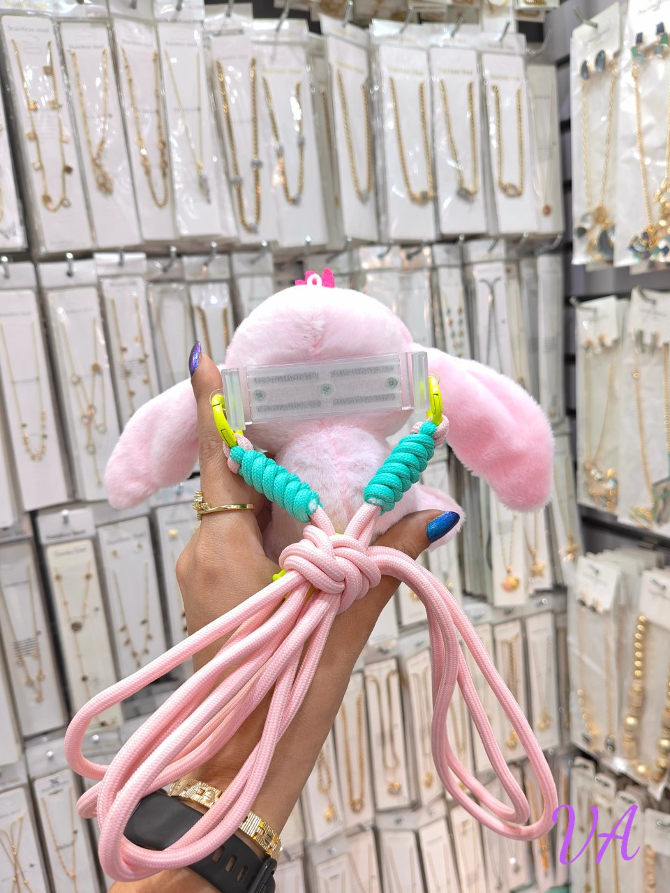 شنطة موبايل ناعمة كيوت فرو | سوق حكاية